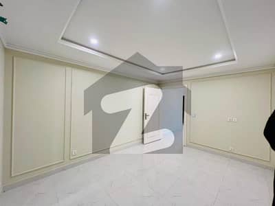 Elegant 1 Bed Non Furnished Like New Condition