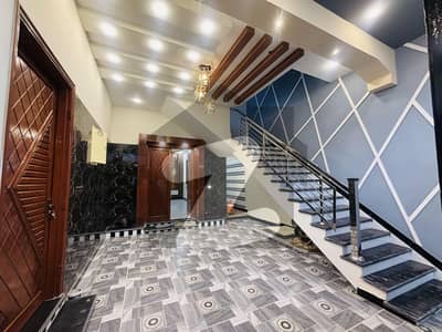 کیپٹل کوآپریٹو ہاؤسنگ سوسائٹی سکیم 33 - سیکٹر 35-اے,سکیم 33,کراچی میں 6 کمروں کا 10 مرلہ مکان 5.3 کروڑ میں برائے فروخت۔