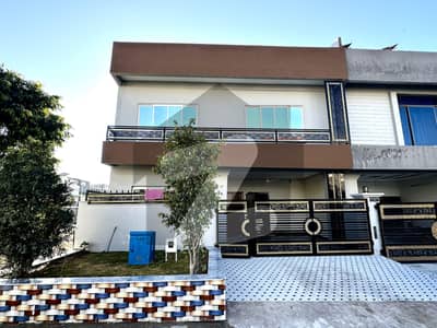 ایم پی سی ایچ ایس - بلاک سی 1 ایم پی سی ایچ ایس ۔ ملٹی گارڈنز,بی ۔ 17,اسلام آباد میں 4 کمروں کا 8 مرلہ مکان 3.1 کروڑ میں برائے فروخت۔