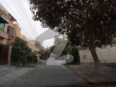 10 Marla Ideal Location Near Park Mosque Market And Main Road Plot For Sale