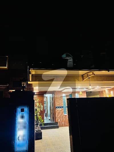 بحریہ ٹاؤن ۔ بلاک سی سی بحریہ ٹاؤن سیکٹرڈی,بحریہ ٹاؤن,لاہور میں 5 کمروں کا 10 مرلہ مکان 3.8 کروڑ میں برائے فروخت۔