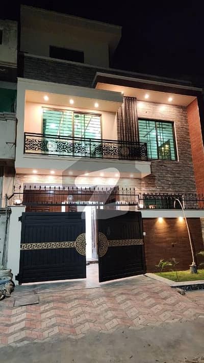 جی ۔ 13 اسلام آباد میں 4 کمروں کا 4 مرلہ مکان 4.35 کروڑ میں برائے فروخت۔