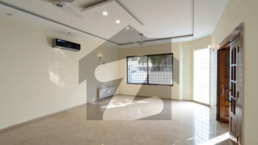 ایف ۔ 6 اسلام آباد میں 6 کمروں کا 1 کنال مکان 16.0 لاکھ میں کرایہ پر دستیاب ہے۔