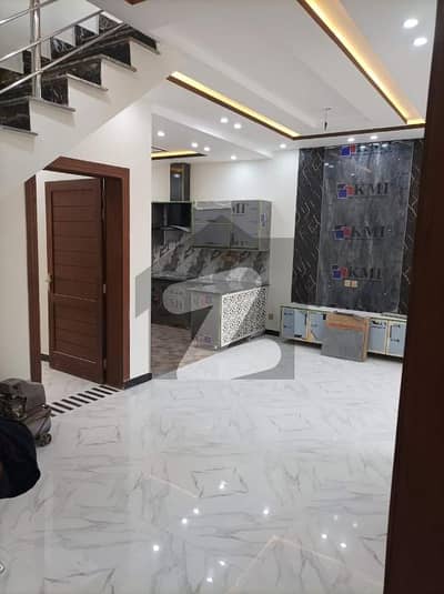 Brand New 5 Marla Double Unit House For Rent in Phase 8 Bahria Town