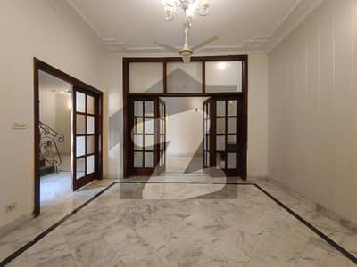 ONE KANAL BEAUTIFULL UPPER PORTION AVALIABLE FOR RENT IN DHA DEFANCE