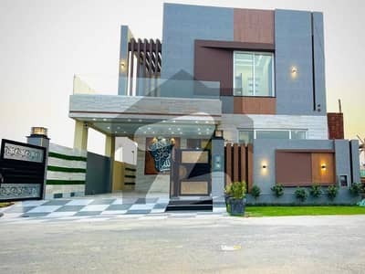 ڈی ایچ اے فیز 4 ڈیفنس (ڈی ایچ اے),لاہور میں 4 کمروں کا 9 مرلہ مکان 5.7 کروڑ میں برائے فروخت۔