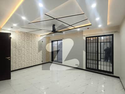 BEAUTIFULL BRAND NEW UPPER PORTION AVALIABLE FOR RENT IN DHA LAHORE