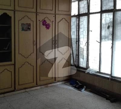 علامہ اقبال ٹاؤن ۔ زینت بلاک علامہ اقبال ٹاؤن,لاہور میں 1 کمرے کا 3 مرلہ زیریں پورشن 30.0 ہزار میں کرایہ پر دستیاب ہے۔