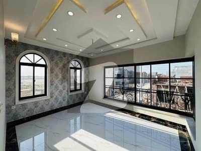 رائل آرچرڈ ملتان پبلک سکول روڈ,ملتان میں 4 کمروں کا 5 مرلہ مکان 70.0 ہزار میں کرایہ پر دستیاب ہے۔