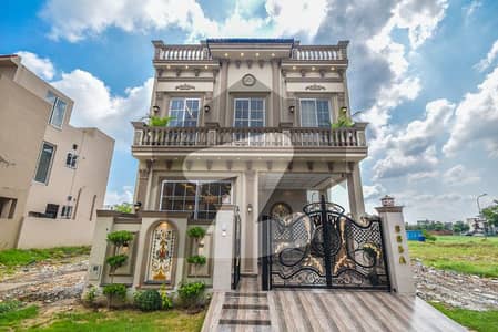 ڈی ایچ اے 9 ٹاؤن ڈیفنس (ڈی ایچ اے),لاہور میں 3 کمروں کا 5 مرلہ مکان 2.16 کروڑ میں برائے فروخت۔