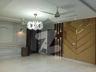 کیولری گراؤنڈ لاہور میں 8 کمروں کا 2 کنال مکان 25.0 کروڑ میں برائے فروخت۔