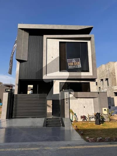 ڈی ایچ اے 9 ٹاؤن ڈیفنس (ڈی ایچ اے),لاہور میں 3 کمروں کا 5 مرلہ مکان 2.65 کروڑ میں برائے فروخت۔