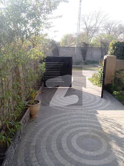 کینٹ لاہور میں 2 کمروں کا 1 کنال بالائی پورشن 85.0 ہزار میں کرایہ پر دستیاب ہے۔