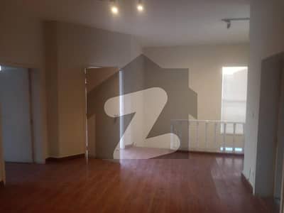 ڈی ایچ اے فیز 3 - بلاک ایکس فیز 3,ڈیفنس (ڈی ایچ اے),لاہور میں 4 کمروں کا 1 کنال مکان 2.55 لاکھ میں کرایہ پر دستیاب ہے۔