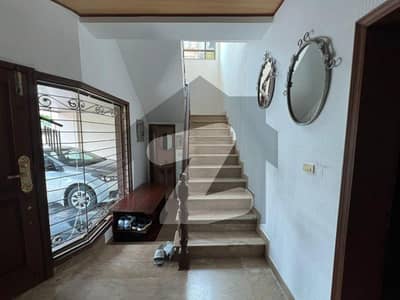 ڈی ایچ اے فیز 3 - بلاک ایکس فیز 3,ڈیفنس (ڈی ایچ اے),لاہور میں 5 کمروں کا 1 کنال مکان 2.6 لاکھ میں کرایہ پر دستیاب ہے۔