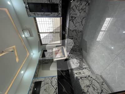 بحریہ آرچرڈ فیز 2 بحریہ آرچرڈ,لاہور میں 4 کمروں کا 8 مرلہ مکان 2.75 کروڑ میں برائے فروخت۔