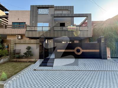 ویلینشیاء ہاؤسنگ سوسائٹی لاہور میں 5 کمروں کا 10 مرلہ مکان 4.95 کروڑ میں برائے فروخت۔