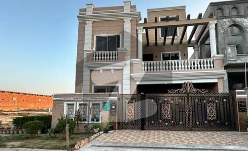 بحریہ آرچرڈ لاہور میں 5 کمروں کا 8 مرلہ مکان 2.15 کروڑ میں برائے فروخت۔