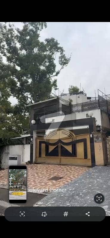 *F-6/1 22 Bedrooms House Main Road Corner Triple Storey Guesthouse or Hostel Available