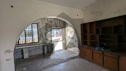 کینال ویو لاہور میں 6 کمروں کا 10 مرلہ بالائی پورشن 1.9 لاکھ میں کرایہ پر دستیاب ہے۔