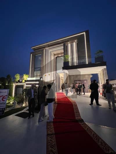 ڈی ایچ اے فیز 7 ڈیفنس (ڈی ایچ اے),لاہور میں 5 کمروں کا 1 کنال مکان 14.75 کروڑ میں برائے فروخت۔ ڈی ایچ اے فیز 7 ڈیفنس (ڈی ایچ اے),لاہور میں 5 کمروں کا 1 کنال مکان 14.75 کروڑ میں برائے فروخت۔