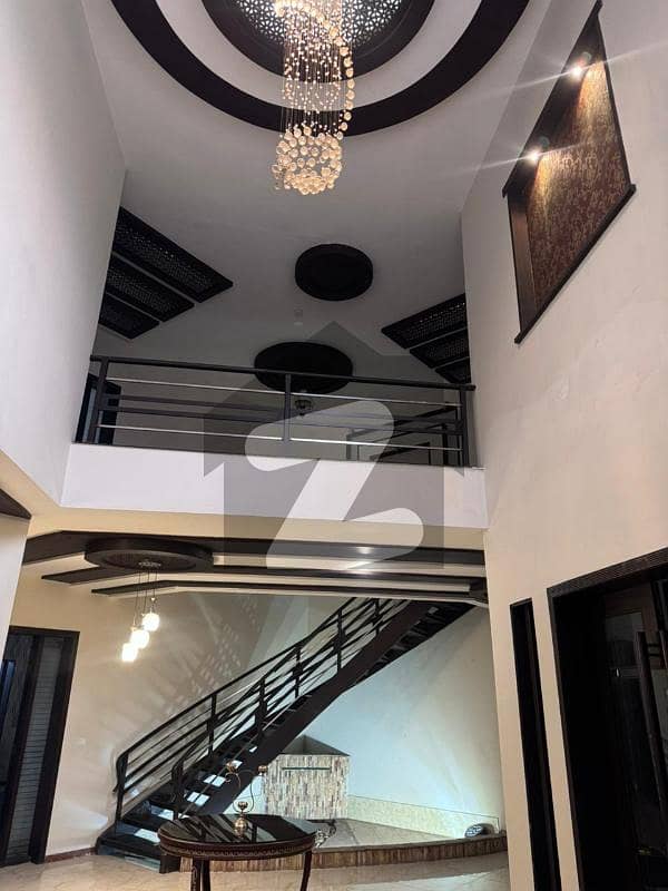 Upper Portion With Separate Gate Upper Portion With Separate Gate