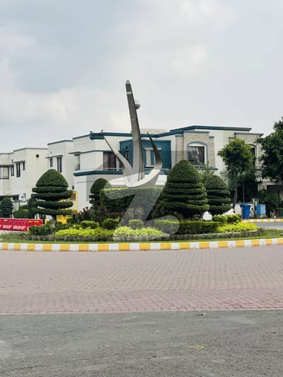 ڈریم گارڈنز ڈیفینس روڈ,لاہور میں 8 مرلہ رہائشی پلاٹ 1.6 کروڑ میں برائے فروخت۔