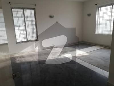 ڈی ایچ اے فیز 7 ڈی ایچ اے ڈیفینس,کراچی میں 3 کمروں کا 1 کنال بالائی پورشن 1.9 لاکھ میں کرایہ پر دستیاب ہے۔