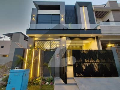 Facing Park EDGE 5 Marla Modern House for Sale in ETIHAD TOWN Phase 1