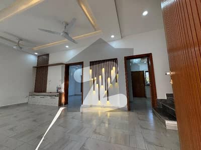 بحریہ انکلیو - سیکٹر ایچ بحریہ انکلیو,بحریہ ٹاؤن,اسلام آباد میں 4 کمروں کا 5 مرلہ مکان 2.6 کروڑ میں برائے فروخت۔