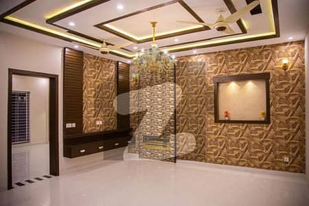 بحریہ ٹاؤن سیکٹر سی بحریہ ٹاؤن,لاہور میں 5 کمروں کا 10 مرلہ مکان 1.35 لاکھ میں کرایہ پر دستیاب ہے۔