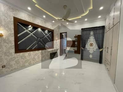 10 Marla Brand New Luxary Lock Option For Rent