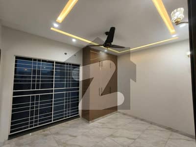 بحریہ ٹاؤن سیکٹر ای بحریہ ٹاؤن,لاہور میں 2 کمروں کا 4 مرلہ فلیٹ 1.25 کروڑ میں برائے فروخت۔