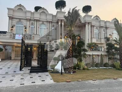 ڈی ایچ اے ڈیفینس فیز 2 ڈی ایچ اے ڈیفینس,اسلام آباد میں 9 کمروں کا 1 کنال مکان 6.5 لاکھ میں کرایہ پر دستیاب ہے۔