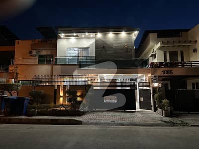 بحریہ ٹاؤن فیز 3 بحریہ ٹاؤن راولپنڈی,راولپنڈی میں 5 کمروں کا 10 مرلہ مکان 4.8 کروڑ میں برائے فروخت۔