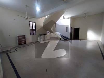 جوہر ٹاؤن فیز 1 جوہر ٹاؤن,لاہور میں 4 کمروں کا 10 مرلہ مکان 1.4 لاکھ میں کرایہ پر دستیاب ہے۔