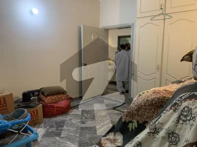 جوہر ٹاؤن فیز 1 جوہر ٹاؤن,لاہور میں 5 کمروں کا 12 مرلہ مکان 1.7 لاکھ میں کرایہ پر دستیاب ہے۔