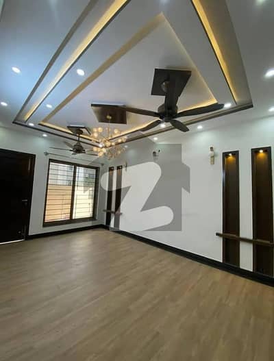 بحریہ ٹاؤن جاسمین بلاک بحریہ ٹاؤن سیکٹر سی,بحریہ ٹاؤن,لاہور میں 5 کمروں کا 10 مرلہ مکان 1.5 لاکھ میں کرایہ پر دستیاب ہے۔