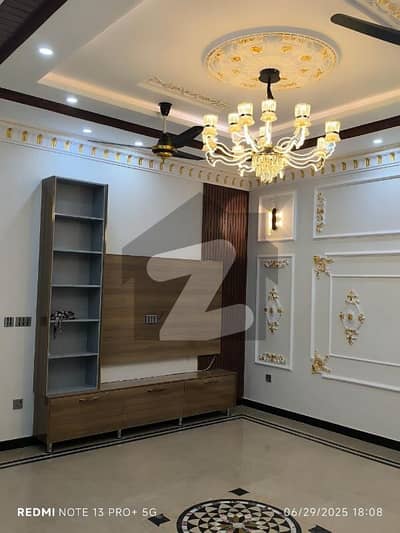 ایل ڈی اے ایوینیو لاہور میں 5 کمروں کا 10 مرلہ مکان 1.5 لاکھ میں کرایہ پر دستیاب ہے۔