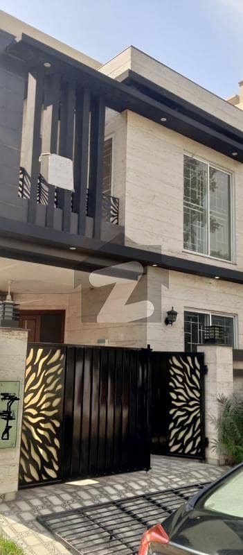 ڈی ایچ اے 9 ٹاؤن ڈیفنس (ڈی ایچ اے),لاہور میں 3 کمروں کا 5 مرلہ مکان 95.0 ہزار میں کرایہ پر دستیاب ہے۔