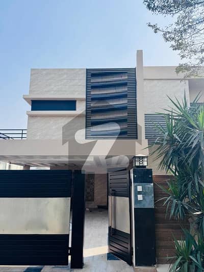 TOP LOCATION 1 KANAL BEAUTIFULL DESIGN SUPER HOT LOCATED BUNGALOW IS AVAILABLE IN THE H BLOCK OF DHA PHASE 6 LAHORE.