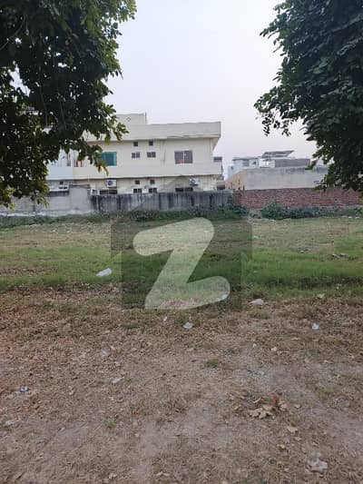 یو ای ٹی ہاؤسنگ سوسائٹی ۔ بلاک اے یو ای ٹی ہاؤسنگ سوسائٹی,لاہور میں 2 کنال رہائشی پلاٹ 4.5 کروڑ میں برائے فروخت۔