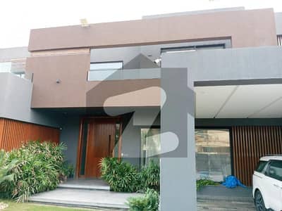 2 KANA ELEGANT AND FULLY MAINTAINED SUPER HOT LOCATED BUNGALOW IS AVAILABLE IN THE BEST BLOCK OF DHA LAHORE.