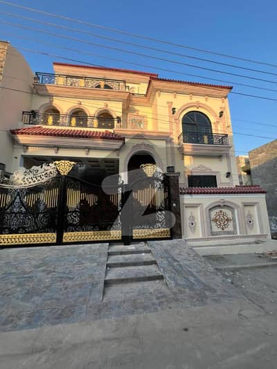 نیشنل ٹاؤن سرگودھا میں 5 کمروں کا 6 مرلہ مکان 3.25 کروڑ میں برائے فروخت۔