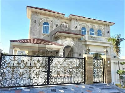 20 MARLA ELEGANT AND FULLY MAINTAINED SUPER HOT LOCATED BUNGALOW'S UPPER PORTION IS AVAILABLE IN THE BEST BLOCK OF DHA LAHORE.