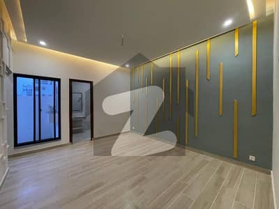 رائل آرچرڈ ملتان پبلک سکول روڈ,ملتان میں 5 کمروں کا 10 مرلہ مکان 3.2 کروڑ میں برائے فروخت۔