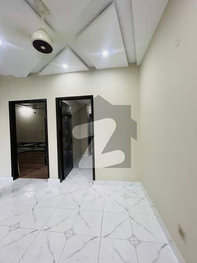 جوہر ٹاؤن فیز 2 جوہر ٹاؤن,لاہور میں 5 کمروں کا 7 مرلہ مکان 1.7 لاکھ میں کرایہ پر دستیاب ہے۔