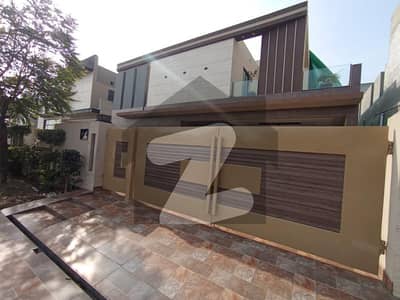 ڈی ایچ اے فیز 7 ڈیفنس (ڈی ایچ اے),لاہور میں 6 کمروں کا 1 کنال مکان 3.5 لاکھ میں کرایہ پر دستیاب ہے۔