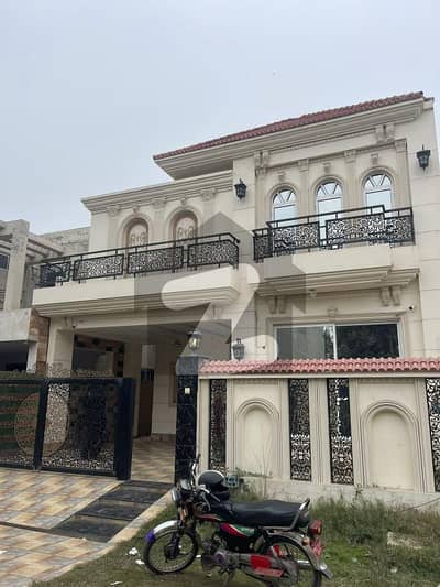10 MARLA ELEGANT AND FULLY MAINTAINED SUPER HOT LOCATED BUNGALOW IS AVAILABLE IN THE BEST BLOCK OF DHA LAHORE.