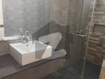 ڈی ایچ اے فیز 5 ڈی ایچ اے ڈیفینس,کراچی میں 3 کمروں کا 1 کنال بالائی پورشن 2.45 لاکھ میں کرایہ پر دستیاب ہے۔